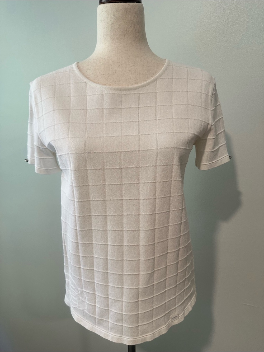 CHANEL Classic White Grid-
Texture Short Sleeve Top